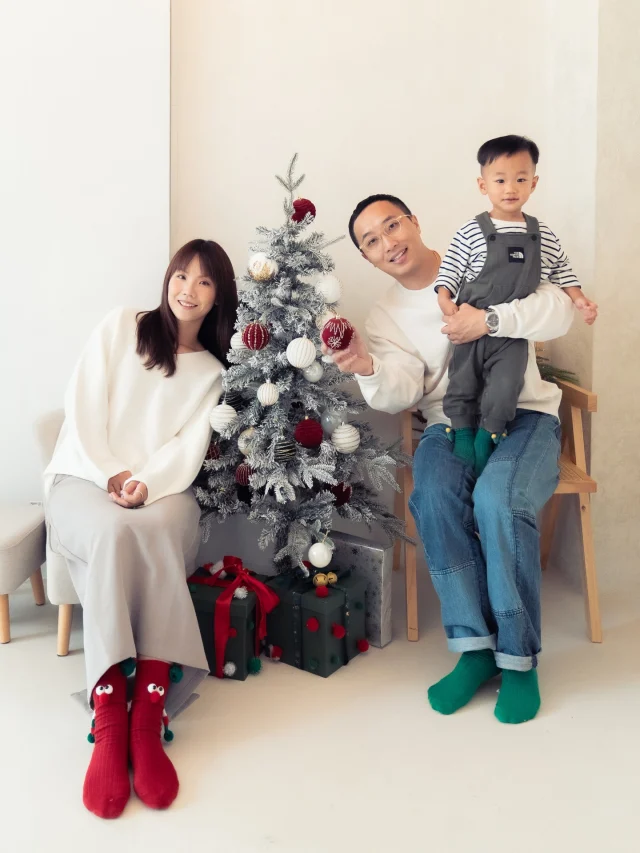 我的小皮蛋1y9m啦👶🏻
睡不飽的日子快兩年了
雖然時間被切的非常碎 還是很珍惜每天黏在一起的日子🥹

收到前幾天拍的聖誕照片
還在穿短袖的12月 拍照特地換長袖
總感覺去年聖誕才剛過不久
咻一下🚀一年又過了
每年都要來杜林 @dolinwedding30 報到
當作小孩的成長紀錄也當作全家福♡

聖誕寫真這裡拍🎄
很推薦可以帶小朋友來拍
@dolinwedding30 @dolinwedding_photog_a

#育兒日常