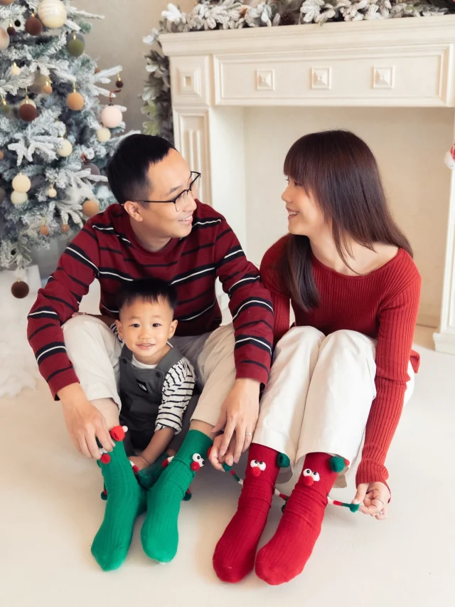 結婚四週年啦˚ ༘♡ ⋆｡˚
歐買尬時間也過太快～～～
用在 @dolinwedding30 拍的聖誕照紀念一下❤️

#結婚四週年#聖誕寫真